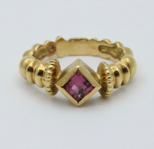 Load image into Gallery viewer, Vintage 18K Yellow Gold Garnet Bohemian Style Band