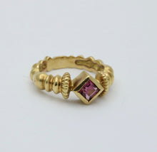 Load image into Gallery viewer, Vintage 18K Yellow Gold Garnet Bohemian Style Band