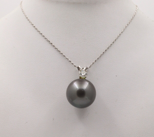 Load image into Gallery viewer, Vintage Large 16.5 mm Tahitian South Sea pearls Diamond 14K White Gold Necklace