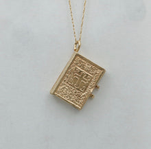 Load image into Gallery viewer, Vintage 14K Yellow Gold Bible Book Movable Pendant Charm
