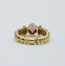 Load image into Gallery viewer, Vintage 18K Yellow Gold Garnet Bohemian Style Band