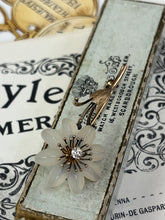 Load image into Gallery viewer, Vintage 14K Yellow Gold Carved Flower DIamond Brooch