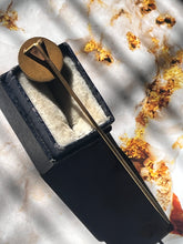 Load image into Gallery viewer, Art Nouveau French Imported 18K Yellow Gold Stick Pin