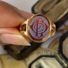 Load image into Gallery viewer, Vintage England 15K Yellow Gold Sardonyx Intaglio Ring