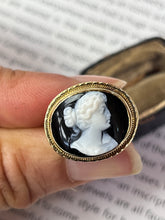 Load image into Gallery viewer, Vintage 14K Yellow Gold Black Onyx Cameo Ring