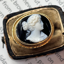 Load image into Gallery viewer, Vintage 14K Yellow Gold Black Onyx Cameo Ring