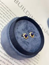 Load image into Gallery viewer, Vintage 14K Yellow Gold Lapis Lazuli Flower Studs.
