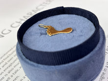 Load image into Gallery viewer, Vintage 14K Yellow Gold Footprint Charm Pendant.