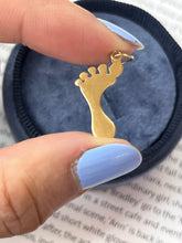 Load image into Gallery viewer, Vintage 14K Yellow Gold Footprint Charm Pendant.