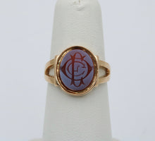 Load image into Gallery viewer, Vintage England 15K Yellow Gold Sardonyx Intaglio Ring