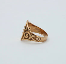 Load image into Gallery viewer, Antique Victorian 14K Yellow Gold Shield Signet Ring