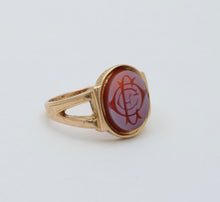 Load image into Gallery viewer, Vintage England 15K Yellow Gold Sardonyx Intaglio Ring
