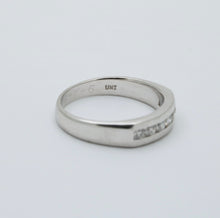 Load image into Gallery viewer, Vintage Platinum Seven Diamonds Band