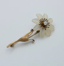 Load image into Gallery viewer, Vintage 14K Yellow Gold Carved Flower DIamond Brooch