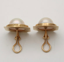 Load image into Gallery viewer, Vintage 14K Gold Large 25mm Mabe Pearl Clip On Earrings