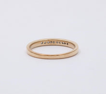 Load image into Gallery viewer, Vintage 10K Yellow Gold Diamond Band