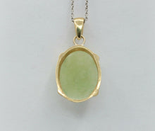Load image into Gallery viewer, Vintage 22K Yellow Gold Cabochon Jade Pendant
