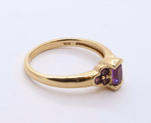 Load image into Gallery viewer, Beautiful Vintage Ladies Amethyst 14K Yellow Gold Ring