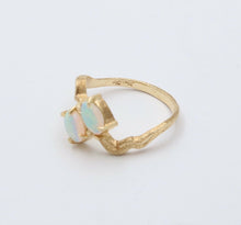 Load image into Gallery viewer, Vintage Opal Vine 14K Yellow Gold Ring