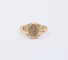 Load image into Gallery viewer, Victorian Signet 10K Yellow Gold Ring