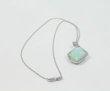 Load image into Gallery viewer, Vintage 14K White Gold Blue Labradorite Pendant Necklace.