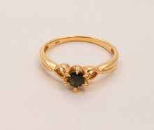 Load image into Gallery viewer, Vintage Ladies Solitaire Blue Sapphire 18K Yellow Gold Ring