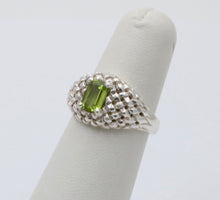 Load image into Gallery viewer, Vintage KABANA Peridot Sterling Silver Ring.