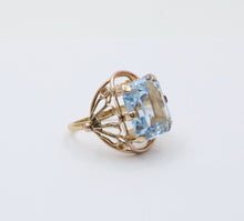 Load image into Gallery viewer, Vintage 18K Yellow & Rose Gold Aquamarine RIng, Statement Ring.
