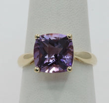 Load image into Gallery viewer, Vintage Ladies Amethyst 10K Yellow Gold Ring
