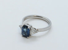 Load image into Gallery viewer, Vintage Ladies Blue Sapphire Diamonds Platinum Ring