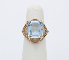 Load image into Gallery viewer, Vintage 18K Yellow & Rose Gold Aquamarine RIng, Statement Ring.