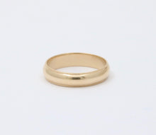 Load image into Gallery viewer, Vintage 14K Yellow Gold Wedding Band Ring, Stacking Band.