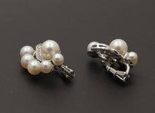 Load image into Gallery viewer, Vintage 14K White Gold Cultured Pearl Clip Earrings