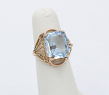 Load image into Gallery viewer, Vintage 18K Yellow & Rose Gold Aquamarine RIng, Statement Ring.
