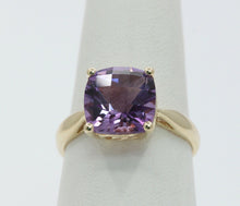 Load image into Gallery viewer, Vintage Ladies Amethyst 10K Yellow Gold Ring
