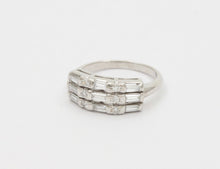 Load image into Gallery viewer, Vintage Baguette Round Platinum Wedding Band