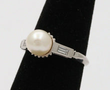 Load image into Gallery viewer, Classic Elegant Culture Pearl Diamond Platinum Ring, Cocktail Ring.