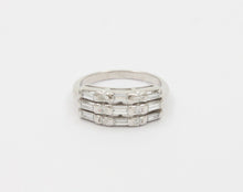 Load image into Gallery viewer, Vintage Baguette Round Platinum Wedding Band