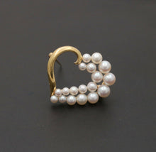 Load image into Gallery viewer, Mikimoto Heart 18K Yellow Gold Akoya Pearls Brooch Pin