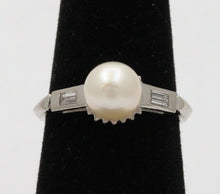Load image into Gallery viewer, Classic Elegant Culture Pearl Diamond Platinum Ring, Cocktail Ring.