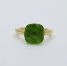 Load image into Gallery viewer, Vintage 18K Yellow Gold Solitaire Green Glass Ring