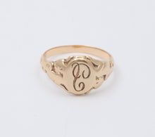 Load image into Gallery viewer, Victorian Signet 10K Yellow Gold Ring