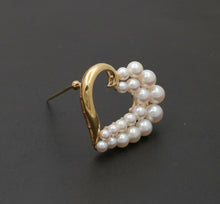 Load image into Gallery viewer, Mikimoto Heart 18K Yellow Gold Akoya Pearls Brooch Pin