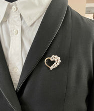 Load image into Gallery viewer, Mikimoto Heart 18K Yellow Gold Akoya Pearls Brooch Pin