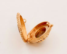 Load image into Gallery viewer, Beautiful Vintage Mother Of Pearl 14K Yellow Gold Locket Pendant