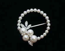 Load image into Gallery viewer, Elegant Ladies Vintage 14K White Gold Pearls Diamonds Brooch Pin