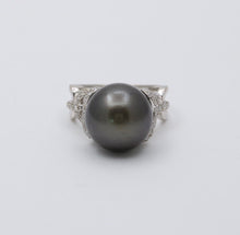 Load image into Gallery viewer, Vintage Tahitian South Sea Pearl Diamonds 18K White Gold Ring