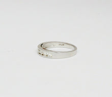 Load image into Gallery viewer, Vintage Platinum Diamond Wedding Band Ring