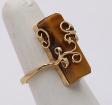 Load image into Gallery viewer, Vintage 14K Yellow Gold Tiger Eye Swirling Ring