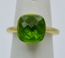 Load image into Gallery viewer, Vintage 18K Yellow Gold Solitaire Green Glass Ring